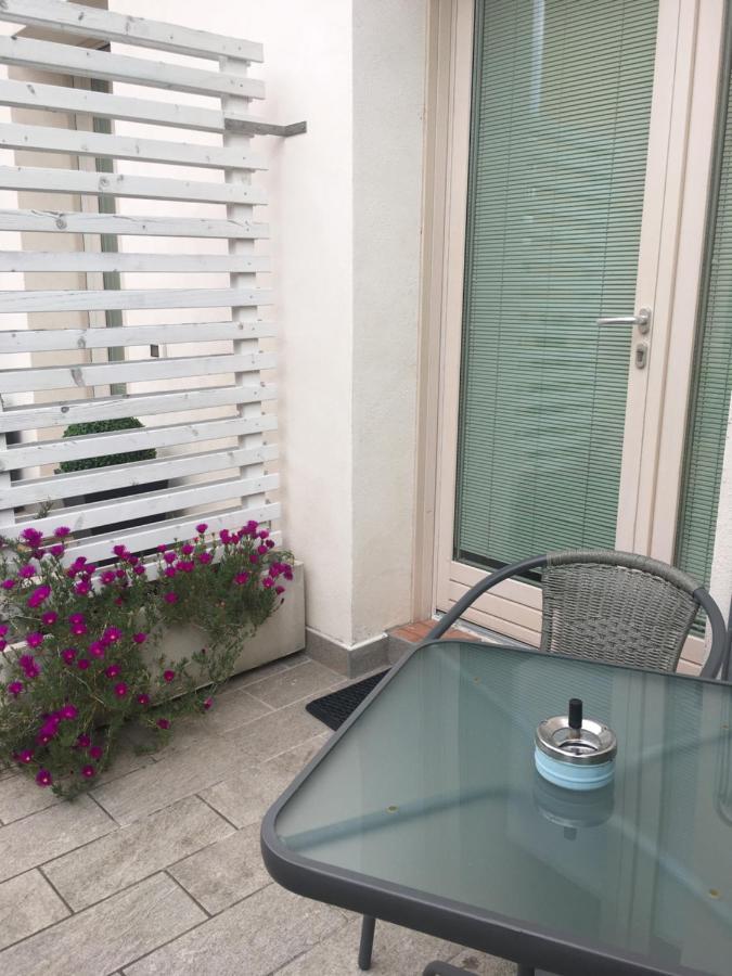 Antonella Gardalake 2 Desenzano del Garda Dış mekan fotoğraf